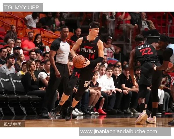 热火与湖人激战1211精彩回顾双方球员表现亮眼引发球迷热议 热火与湖人激战1211精彩回顾双方球员表现亮眼引发球迷热议